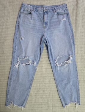 AE Strigid Curvy Ripped Mom Jean, Size 16 Short